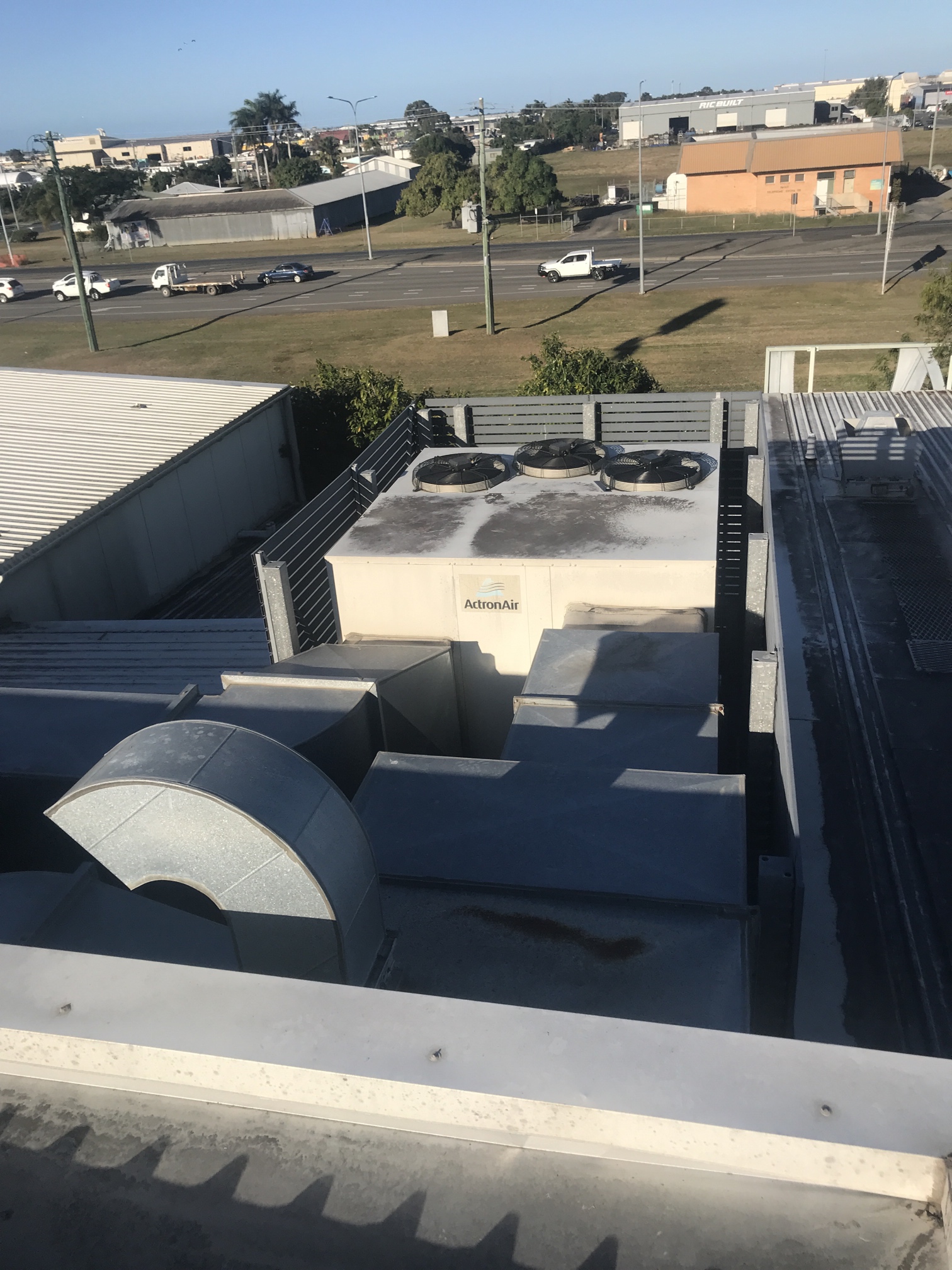 Commercial air conditioning service and repair Ooralea QLD