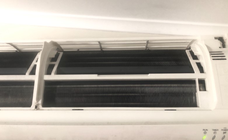 Air conditioner clean and service South Mackay